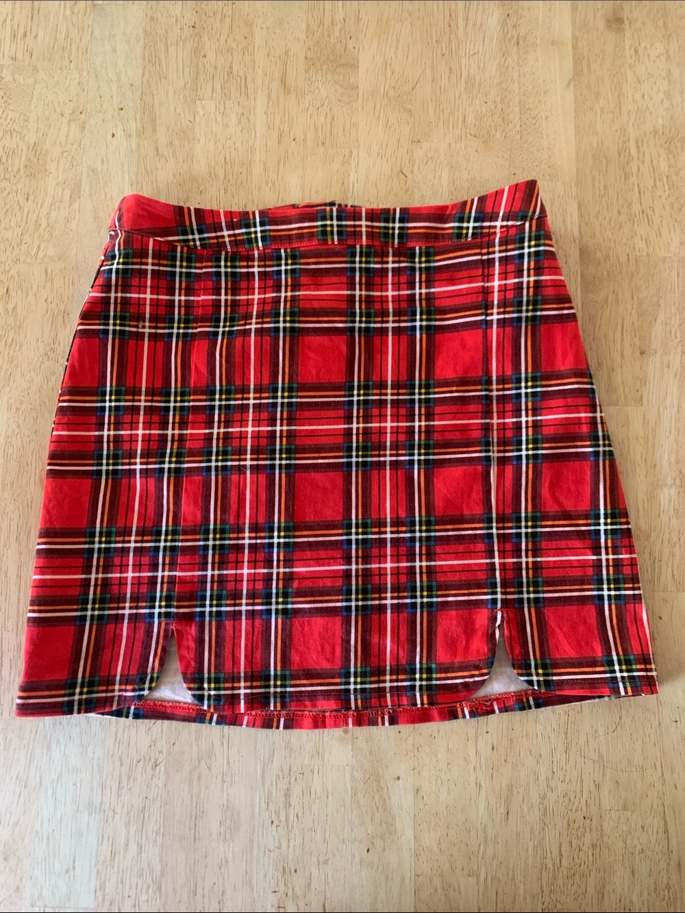 H&M Red Plaid Mini Skirt with Front Slits Size 0